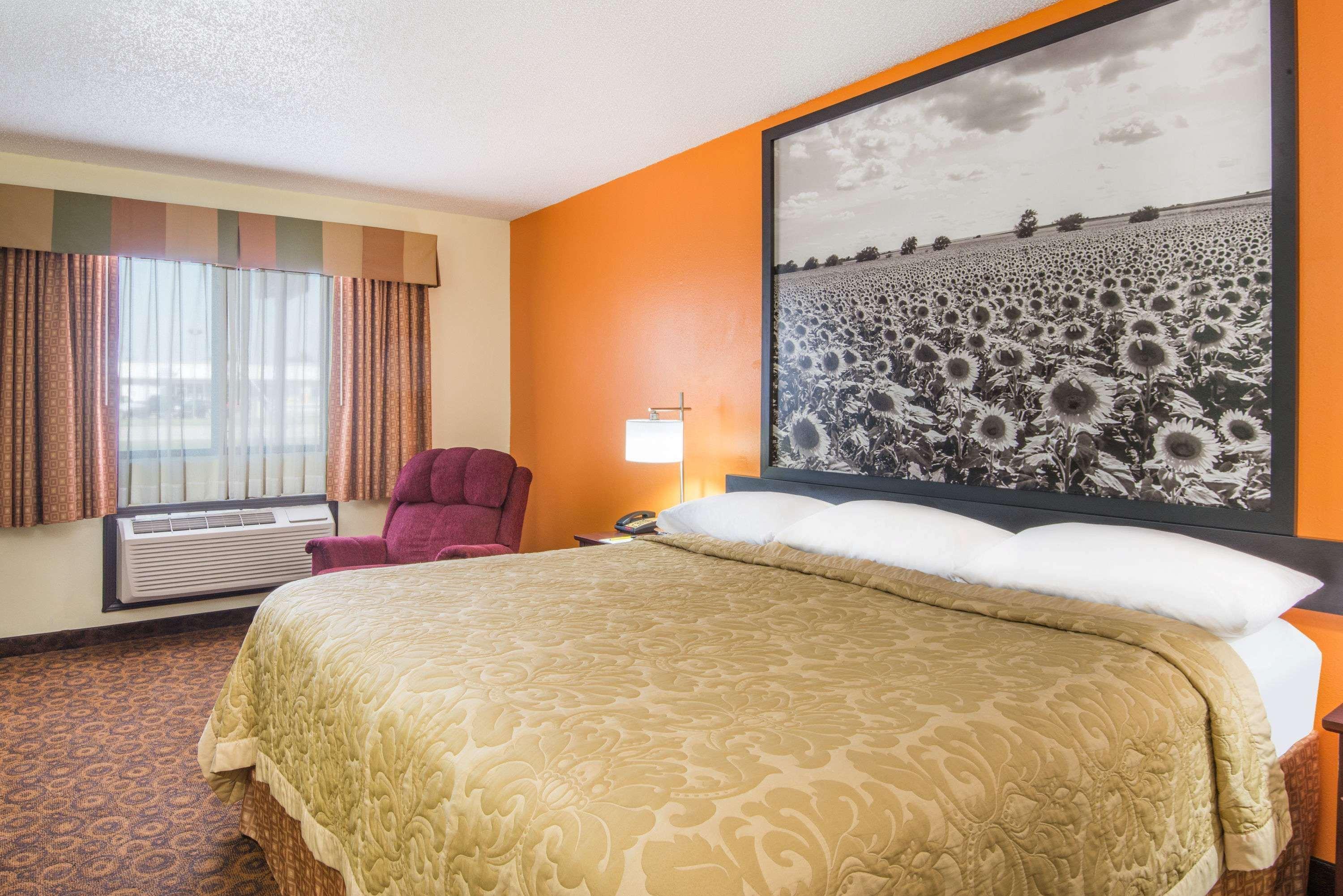Super 8 By Wyndham Emporia Motel Eksteriør billede