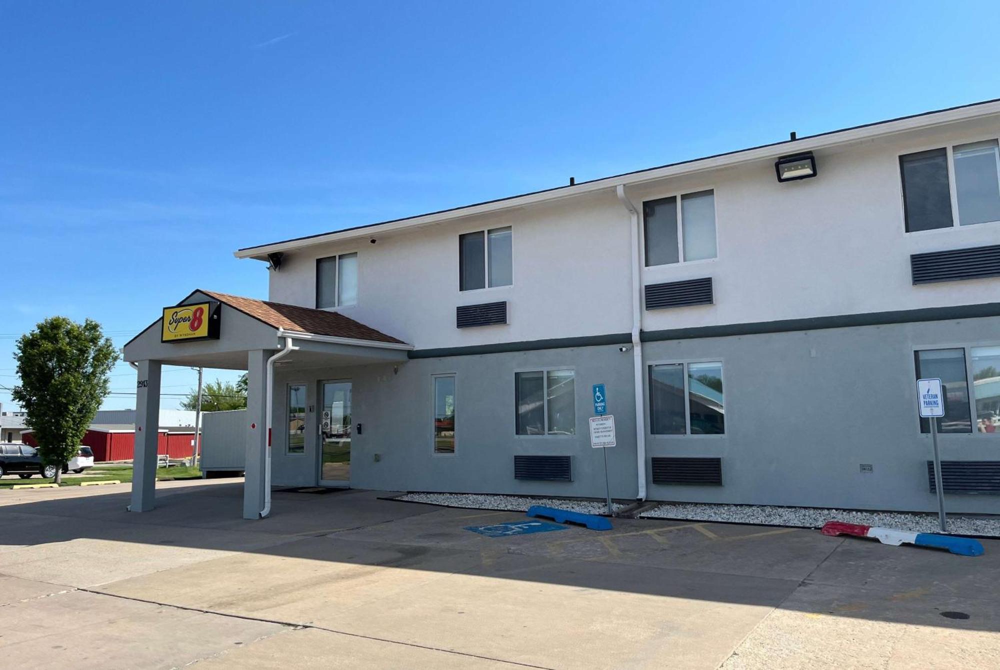 Super 8 By Wyndham Emporia Motel Eksteriør billede